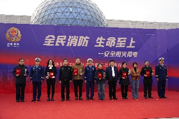 【長田榮耀】筑牢安全防線 護航發(fā)展大局——濟陽區(qū)2025年消防宣傳月啟動儀式隆重舉 長田實業(yè)獲雙重榮譽！