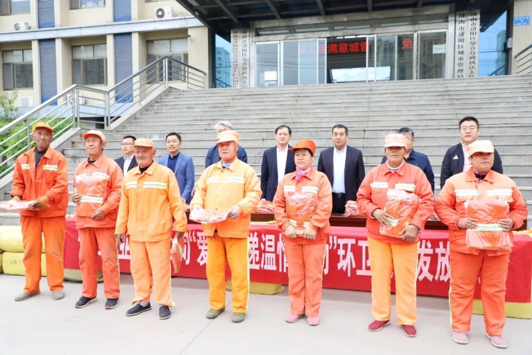 愛心傳遞 溫情捐贈—長田實(shí)業(yè)向環(huán)衛(wèi)工人捐贈環(huán)衛(wèi)服裝1200余套 愛心傳遞 溫情捐贈—長田實(shí)業(yè)向環(huán)衛(wèi)工人捐贈環(huán)衛(wèi)服裝1200余套
