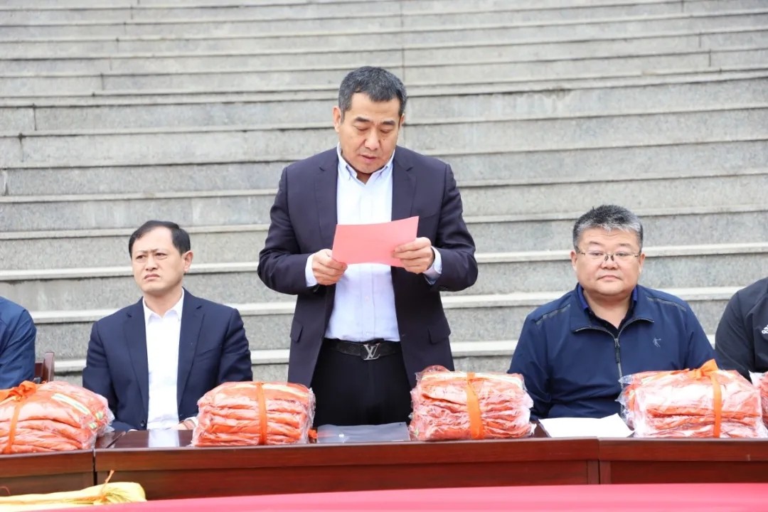 愛心傳遞 溫情捐贈—長田實(shí)業(yè)向環(huán)衛(wèi)工人捐贈環(huán)衛(wèi)服裝1200余套 愛心傳遞 溫情捐贈—長田實(shí)業(yè)向環(huán)衛(wèi)工人捐贈環(huán)衛(wèi)服裝1200余套