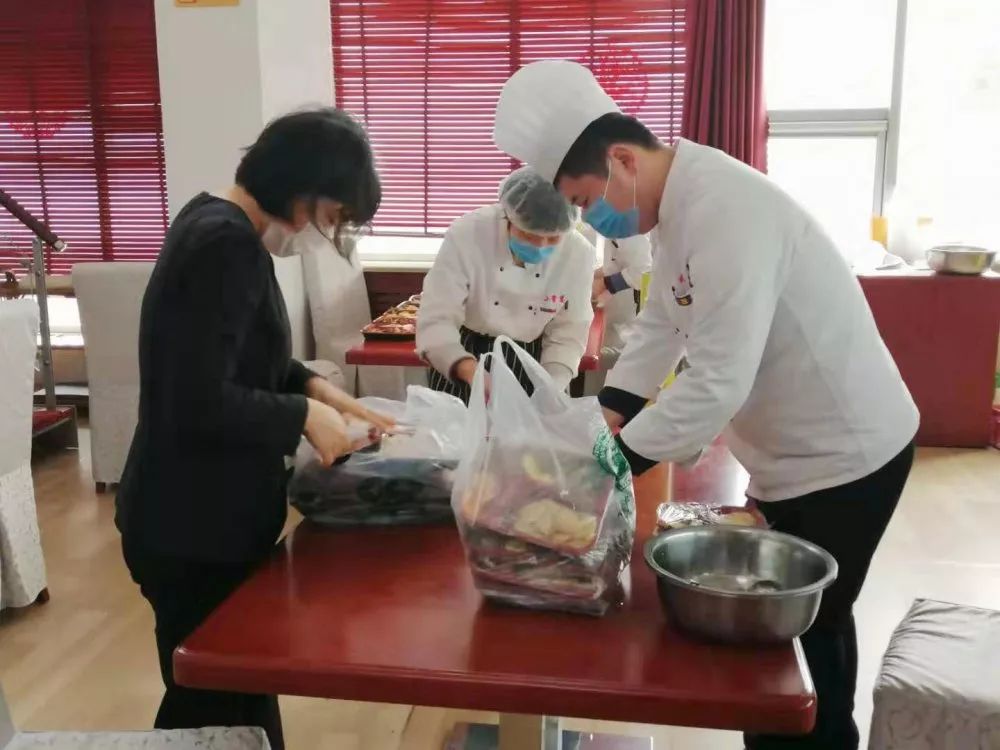 暖心!長田實(shí)業(yè)為堅(jiān)守一線的疾控中心醫(yī)護(hù)人員送去愛心餐 暖心!長田實(shí)業(yè)為堅(jiān)守一線的疾控中心醫(yī)護(hù)人員送去愛心餐