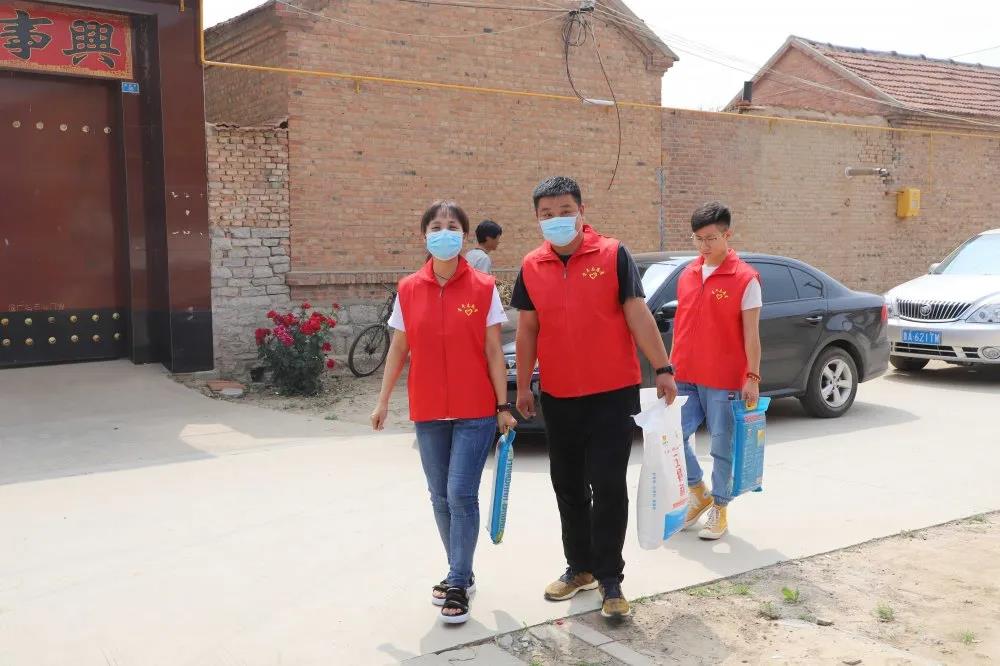 扶貧濟困獻愛心 真情幫扶暖人心 —長田實業(yè)團委開展“金暉助老?青年文明號送溫暖”活動 扶貧濟困獻愛心 真情幫扶暖人心 —長田實業(yè)團委開展“金暉助老?青年文明號送溫暖”活動