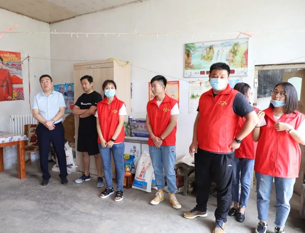 扶貧濟困獻愛心 真情幫扶暖人心 —長田實業(yè)團委開展“金暉助老?青年文明號送溫暖”活動 扶貧濟困獻愛心 真情幫扶暖人心 —長田實業(yè)團委開展“金暉助老?青年文明號送溫暖”活動