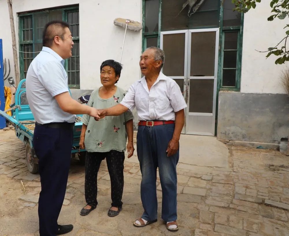 扶貧濟困獻愛心 真情幫扶暖人心 —長田實業(yè)團委開展“金暉助老?青年文明號送溫暖”活動 扶貧濟困獻愛心 真情幫扶暖人心 —長田實業(yè)團委開展“金暉助老?青年文明號送溫暖”活動