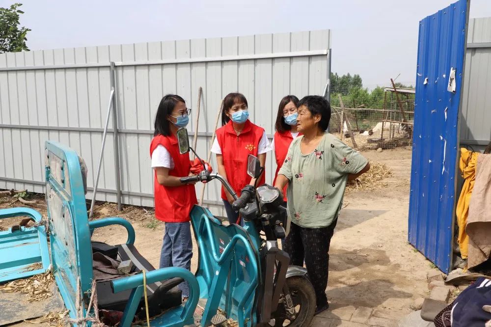 扶貧濟困獻愛心 真情幫扶暖人心 —長田實業(yè)團委開展“金暉助老?青年文明號送溫暖”活動 扶貧濟困獻愛心 真情幫扶暖人心 —長田實業(yè)團委開展“金暉助老?青年文明號送溫暖”活動