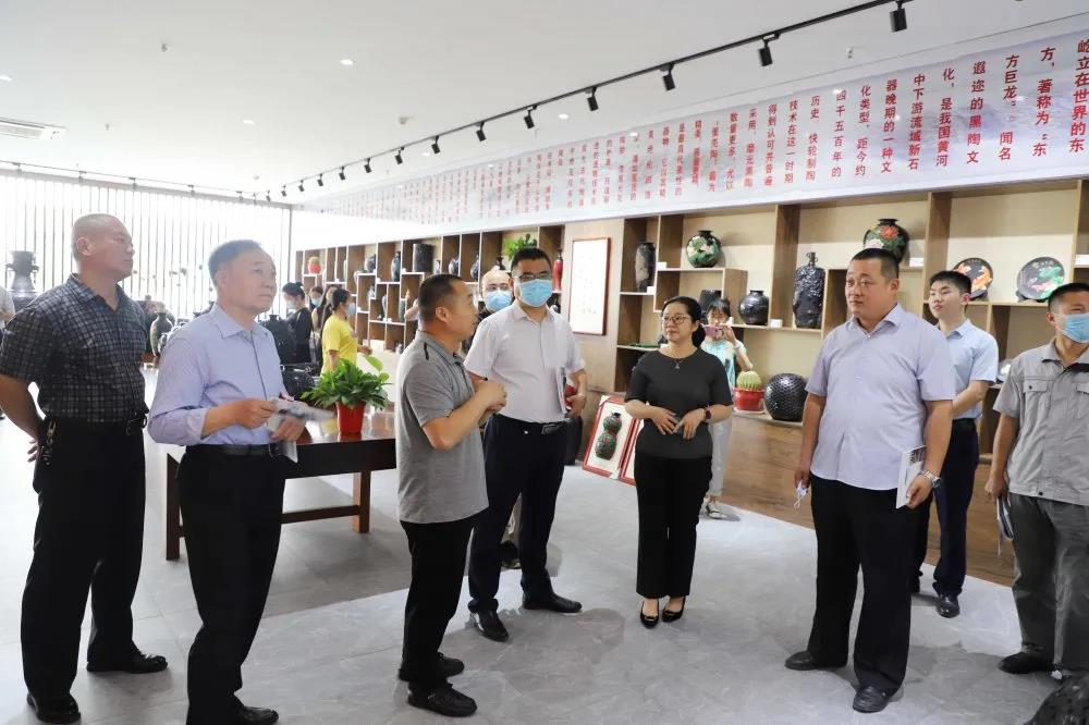 黨建聯(lián)盟聚合力 同心互聯(lián)促發(fā)展 ——濟北開(kāi)發(fā)區服務(wù)類(lèi)黨建聯(lián)盟企業(yè)見(jiàn)面會(huì )在長(cháng)田實(shí)業(yè)舉行