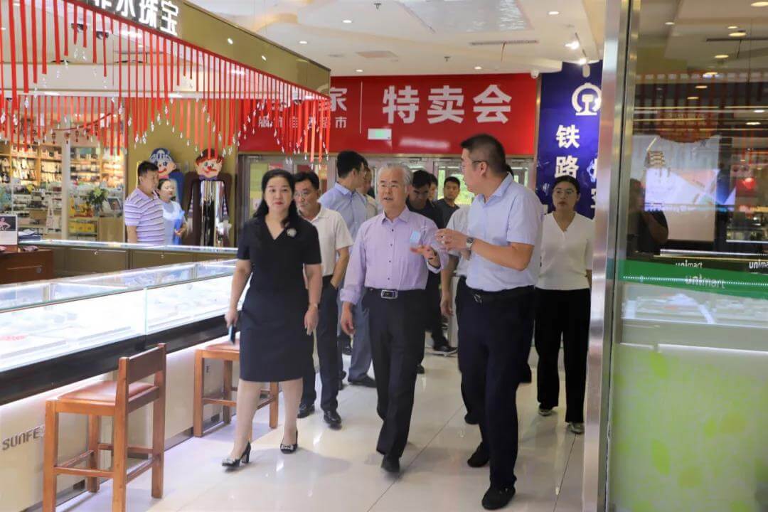 【長田動態(tài)】省專家組、市節(jié)約用水服務(wù)中心相關(guān)領(lǐng)導(dǎo)蒞臨長田實業(yè)旗下華百廣場檢查指導(dǎo)節(jié)水用水工作