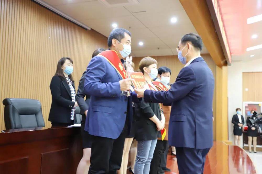 【長(zhǎng)田重磅】長(zhǎng)田實(shí)業(yè)董事長(zhǎng)張勇獲評(píng)“感動(dòng)濟(jì)陽(yáng)人物”