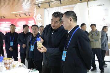 【長田動(dòng)態(tài)】區(qū)政協(xié)主席呼廷貴帶隊(duì)蒞臨易豐農(nóng)業(yè)超鮮蛋農(nóng)場視察指導(dǎo)